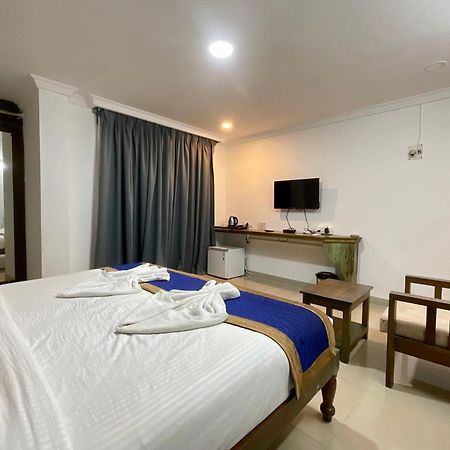 Nagas Hotel Satyavati Morjim Kültér fotó