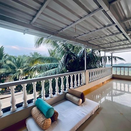 Nagas Hotel Satyavati Morjim Kültér fotó
