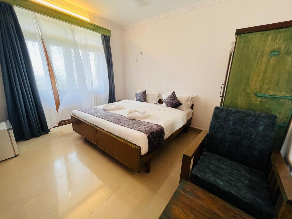 Nagas Hotel Satyavati Morjim Kültér fotó