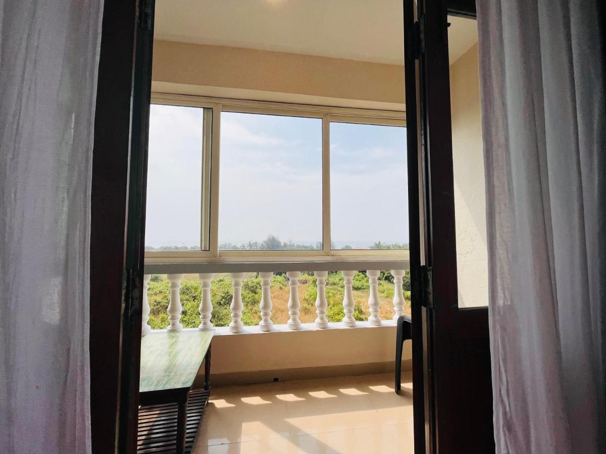 Nagas Hotel Satyavati Morjim Kültér fotó