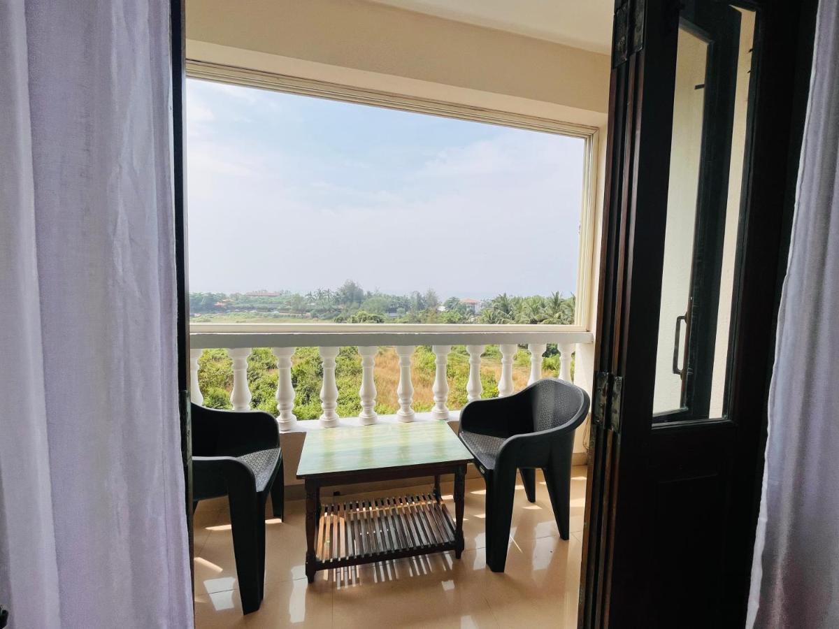 Nagas Hotel Satyavati Morjim Kültér fotó