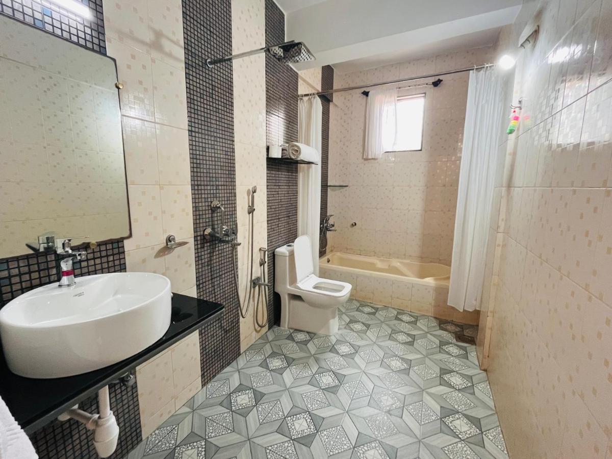 Nagas Hotel Satyavati Morjim Kültér fotó