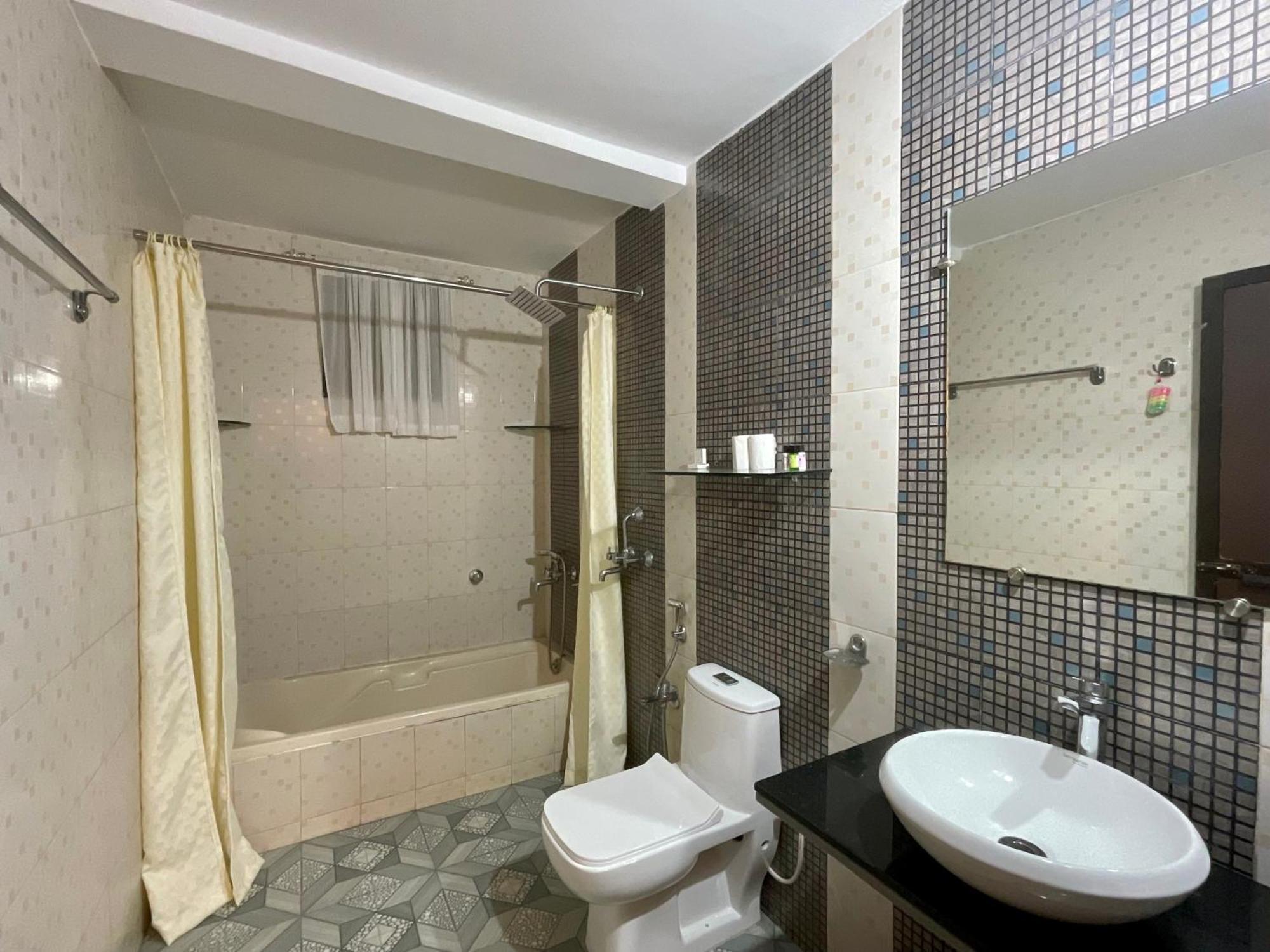 Nagas Hotel Satyavati Morjim Kültér fotó