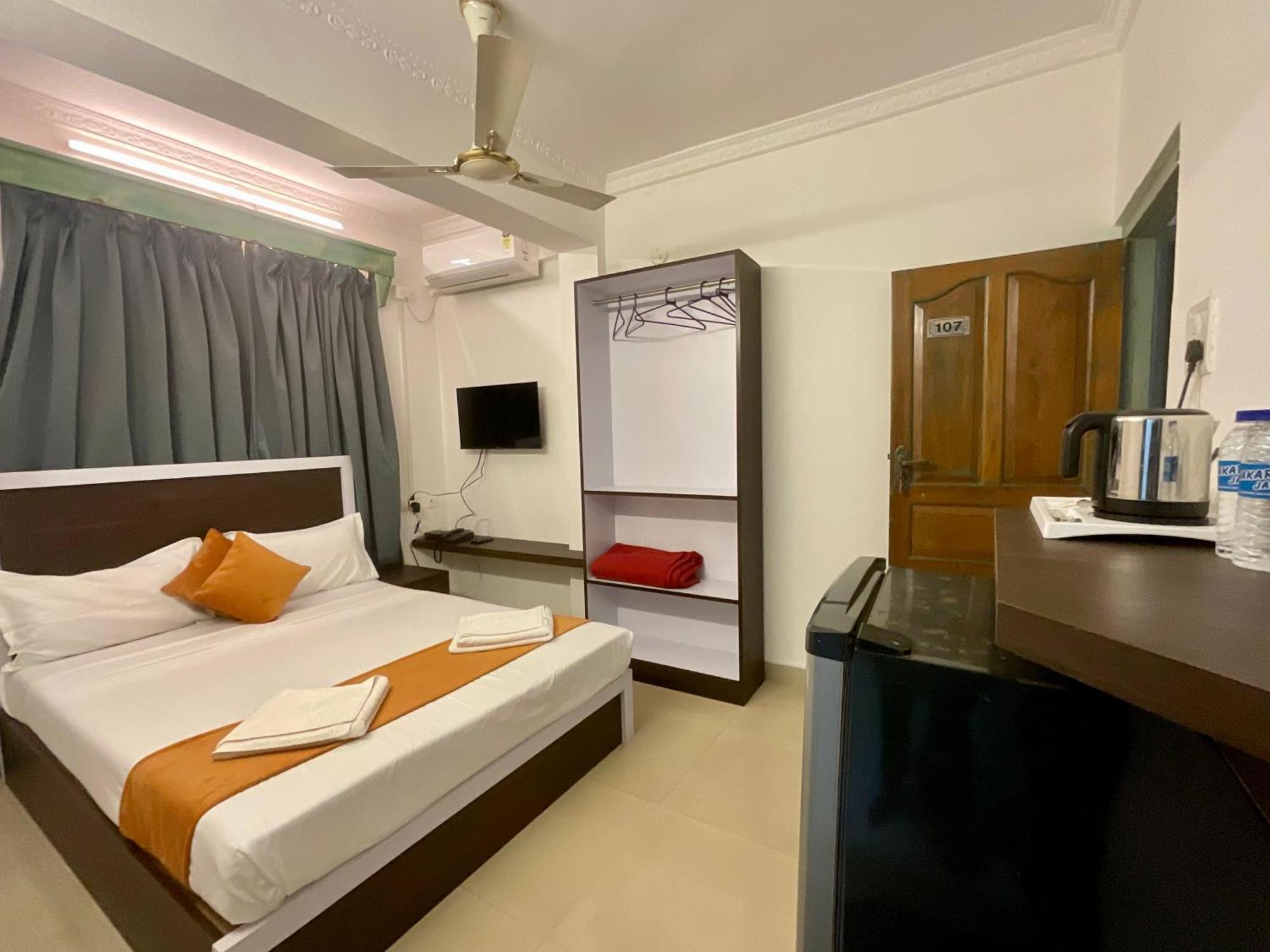 Nagas Hotel Satyavati Morjim Kültér fotó