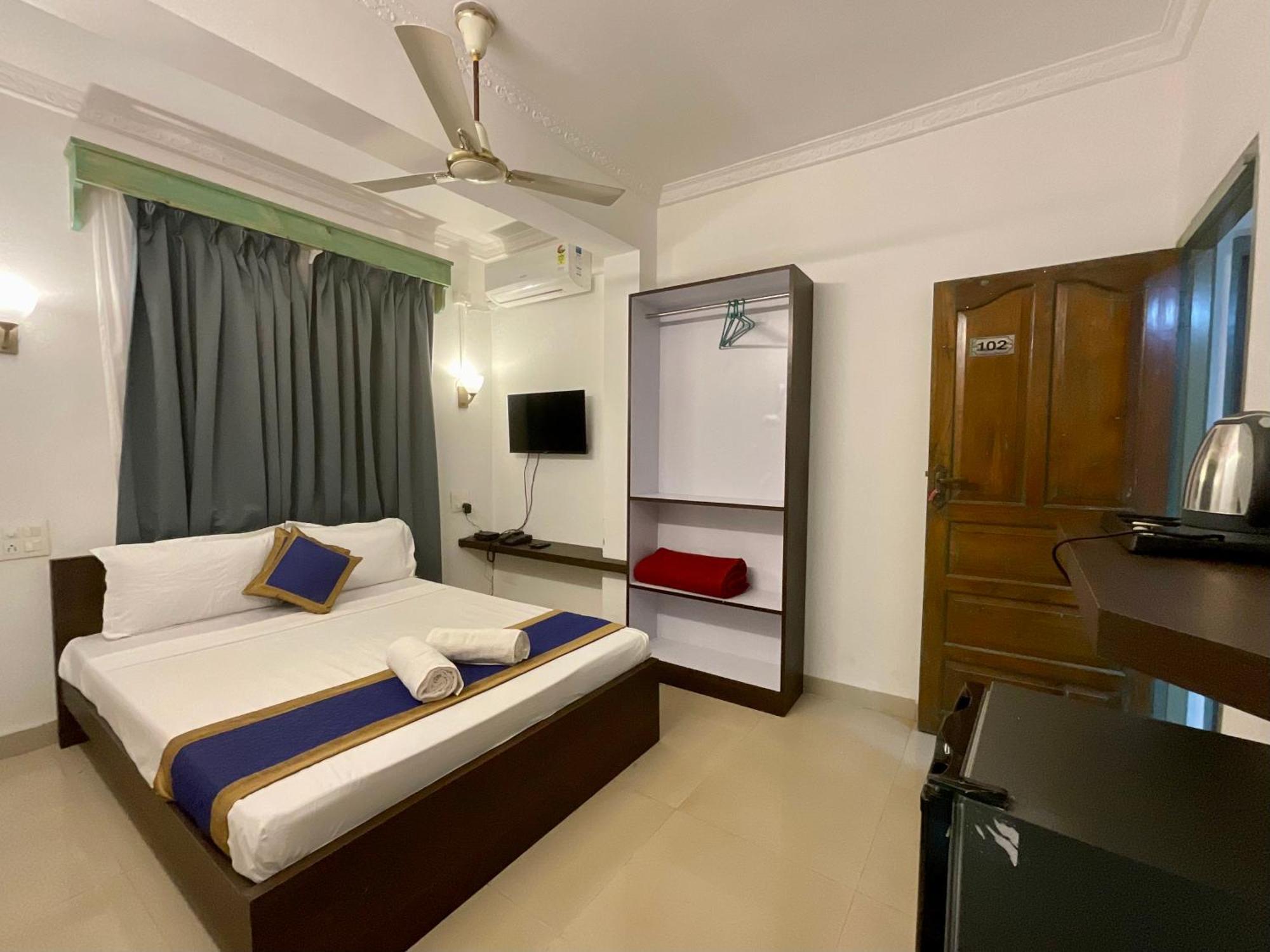 Nagas Hotel Satyavati Morjim Kültér fotó