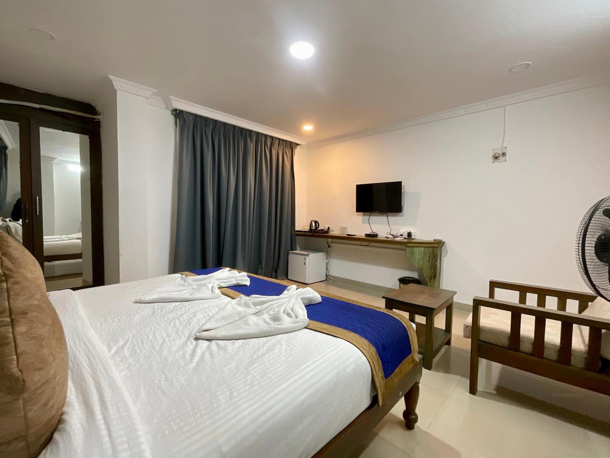 Nagas Hotel Satyavati Morjim Kültér fotó