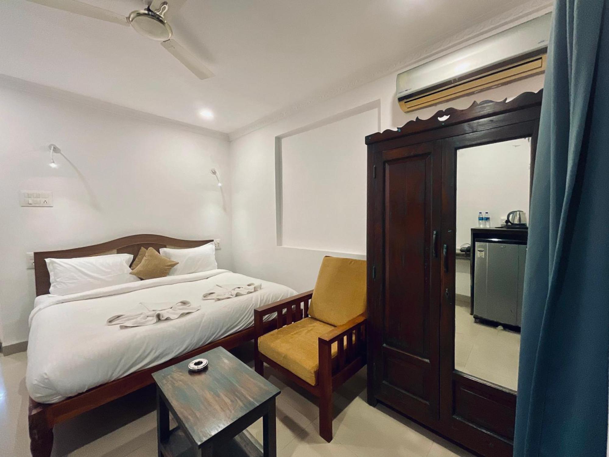 Nagas Hotel Satyavati Morjim Kültér fotó