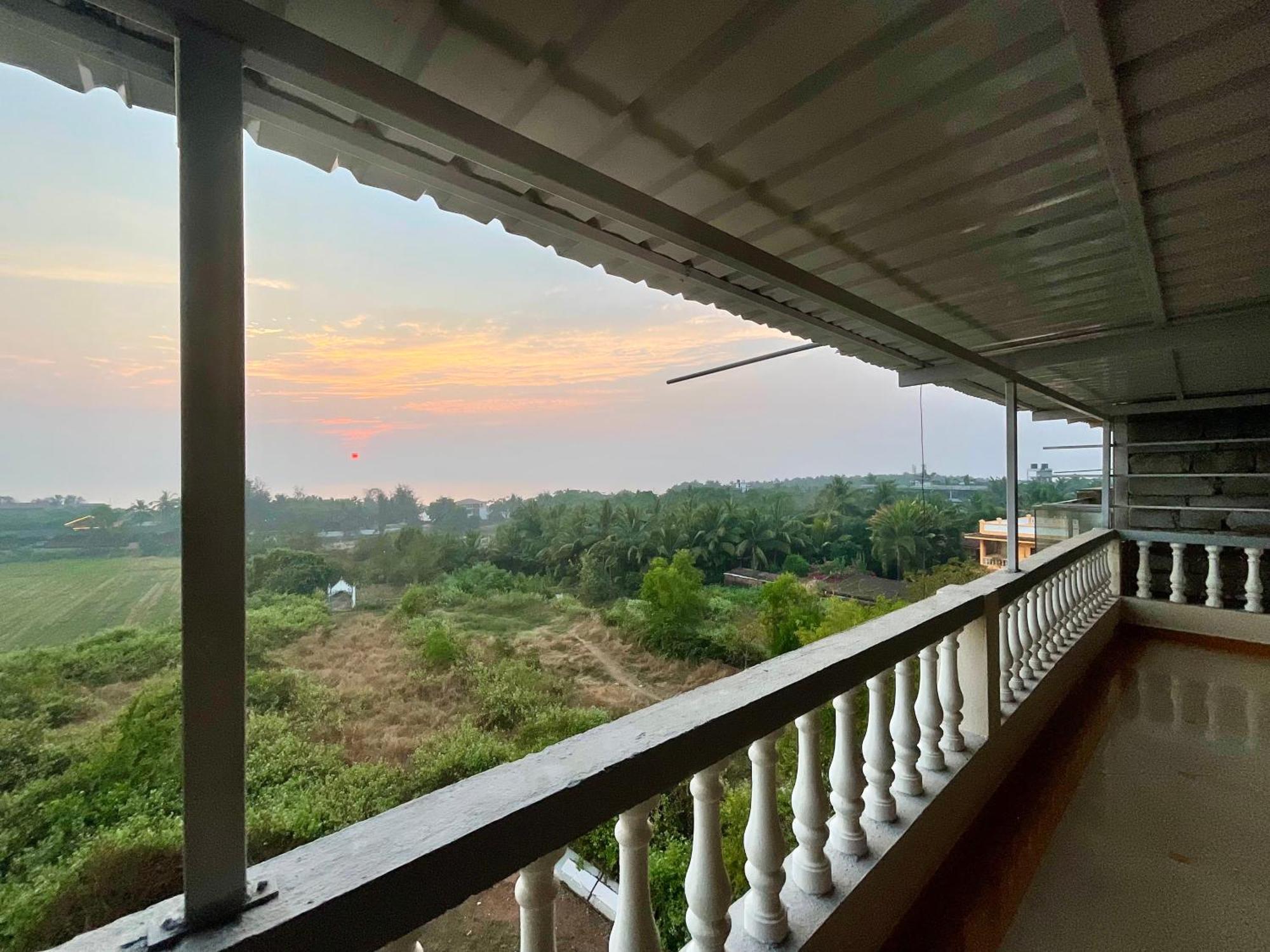 Nagas Hotel Satyavati Morjim Kültér fotó