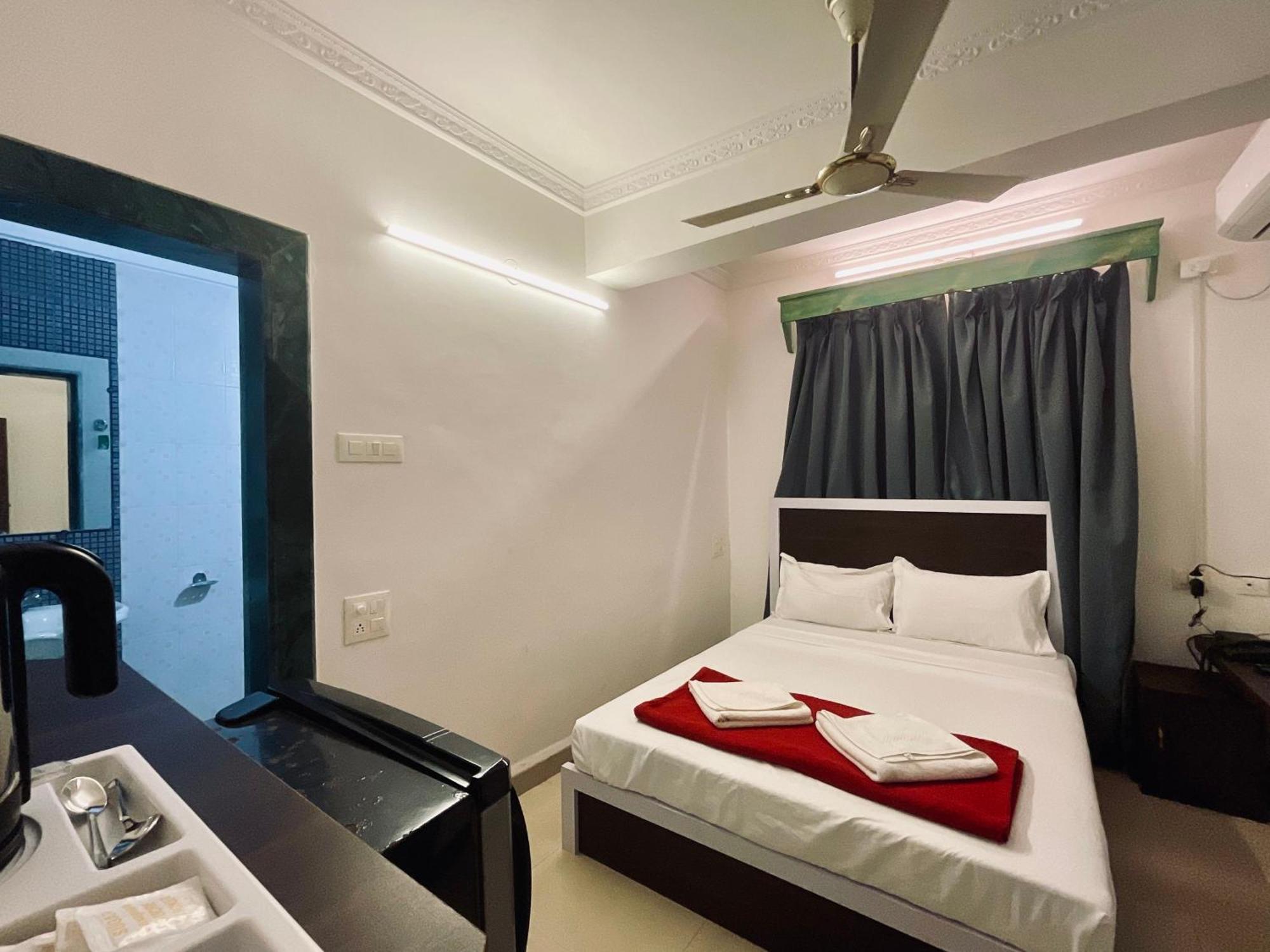 Nagas Hotel Satyavati Morjim Kültér fotó